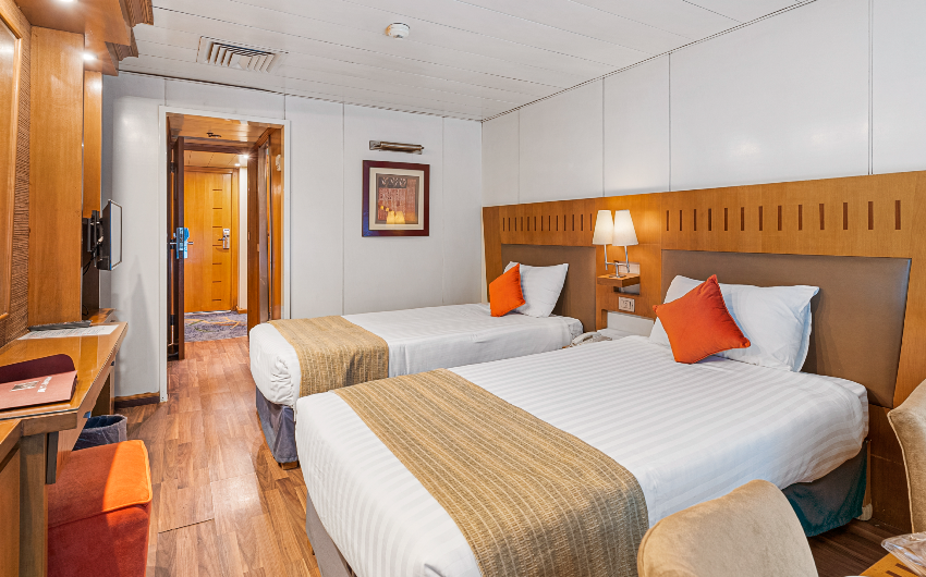 https://s3.eu-west-3.amazonaws.com/elastic.travel/cruise/956101601DSC05882.jpg